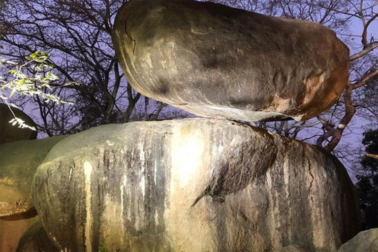 Balancing-Rocks-6